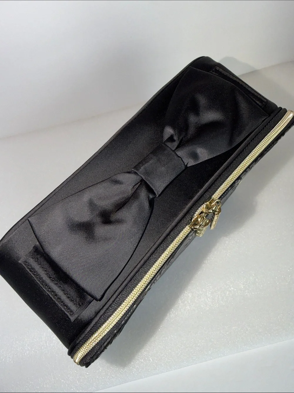 ESTEE LAUDER Art Deco Bow Travel Cosmetic Case Makeup Train Case Black Gold